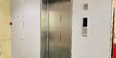 港城418部电梯焕新交付：国债红利叠加集采模式，让出行更安心