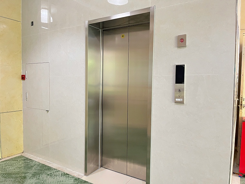 住宅老旧电梯焕新