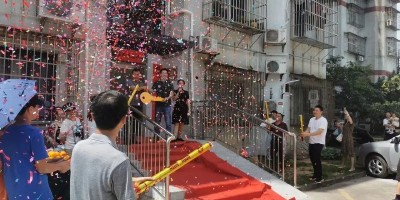 珠海这栋老旧居民楼的加装电梯投入使用