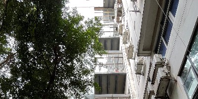 老旧小区摇身一变“电梯房”，居民感叹再也不用爬楼梯了！