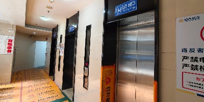 上海曹杨新村20年老电梯集体“换新装”，居民幸福感在家门口升级